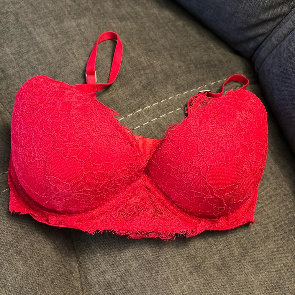NWOT Gilly Hicks red lace bra size 32D